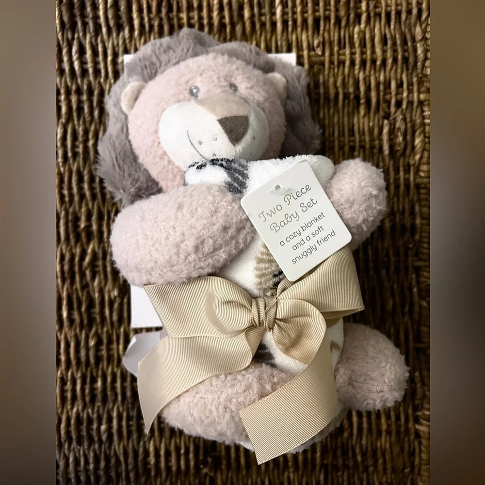 Snuggle Pals 2 Piece Baby Gift Set Lion Plush & Cozy Blanket Taupe NWT